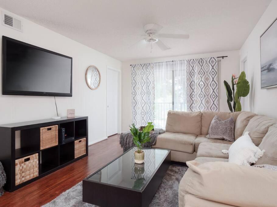 Spacious Condo Mins To Shands, University, & Downtown! Gainesville Buitenkant foto