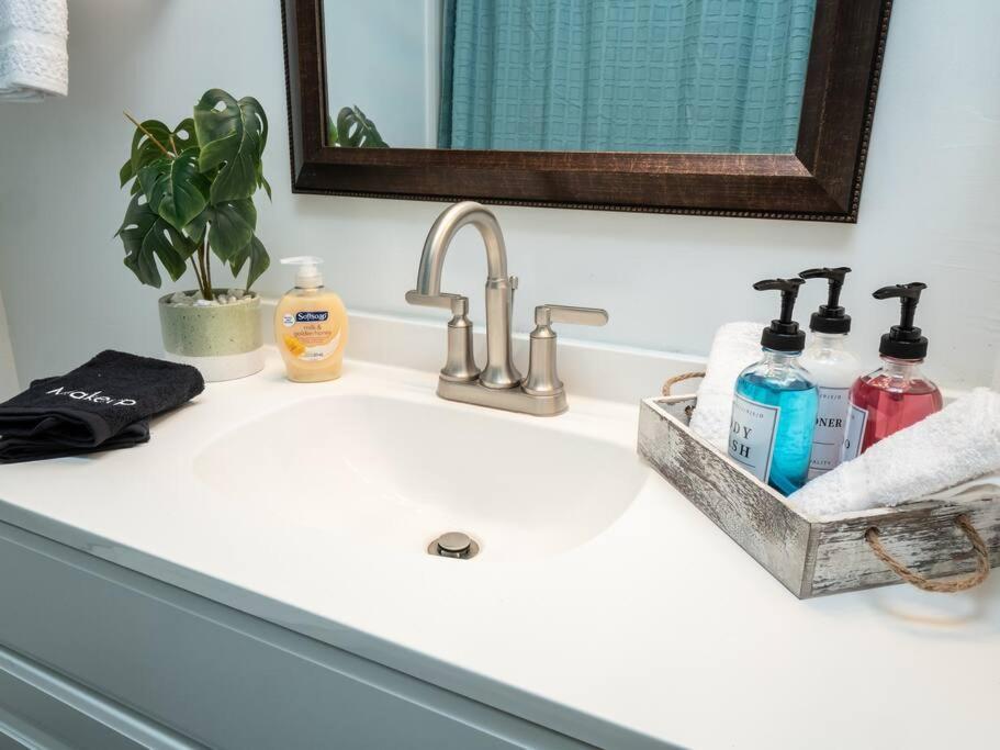 Spacious Condo Mins To Shands, University, & Downtown! Gainesville Buitenkant foto
